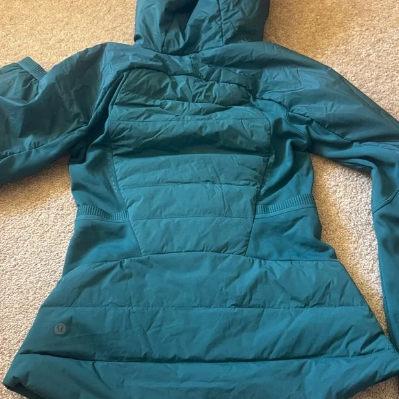 Authentic Lululemon athletica down for it all hood jacket women’s puff - Picture 3 of 4